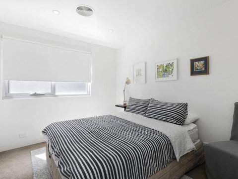 LOUTTIT BAY APARTMENT 2 Main Street With Wifi & Views - Accommodation Melbourne 4