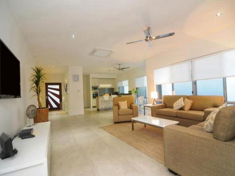 BEACH RETREAT At PALM COVE - Accommodation Melbourne 3