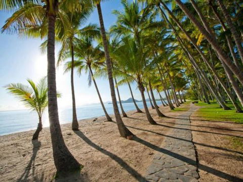 BEACH RETREAT At PALM COVE - Accommodation Melbourne 2