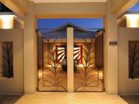 BEACH RETREAT At PALM COVE - Accommodation Melbourne 4