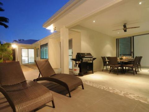 BEACH RETREAT At PALM COVE - Accommodation Melbourne 1