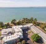 Stylish Island Getaway BEACHFRONT APARTMENT - Accommodation Melbourne