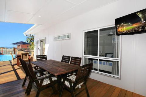 BEACH SHOPS & FABULOUS VACATION HOME! - Accommodation Melbourne 1