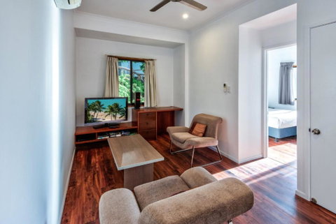 Uisce Luxury Holiday House With Jacuzzi Pool Table Cinema Premium Foxtel & Two Buggies - Accommodation Melbourne 4