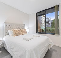 HomeHotel Stylish Apt next to Train  Westfield - Accommodation Melbourne