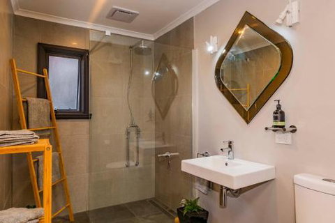 Lofty Views City Stunner! - Accommodation Melbourne 4