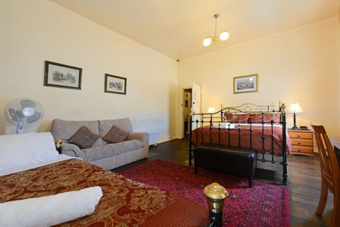 Edinburgh Gallery Bed & Breakfast - Accommodation Melbourne 3
