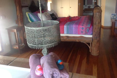 Ditto Daddys - Accommodation Melbourne 2