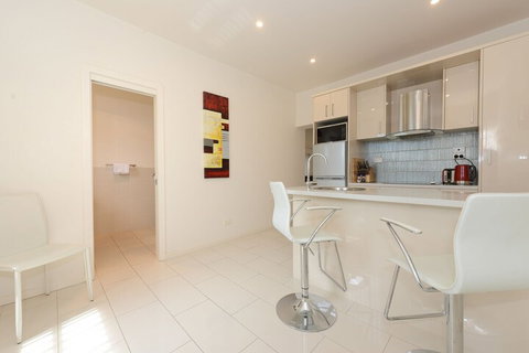Hobart Lodge - Accommodation Melbourne 0