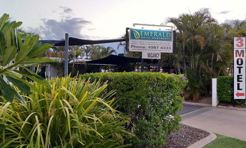 Emerald Motel Apartments - Accommodation Melbourne 0