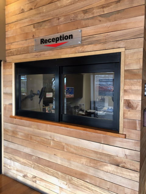 Formby Hotel - Accommodation Melbourne 1