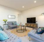 Luxury Four Bedroom Apartment - Accommodation Melbourne