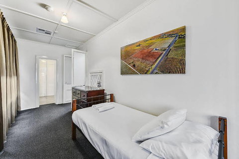 Triune House Bed & Breakfast - Accommodation Melbourne 0