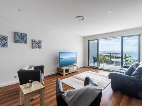 Avra Seabreeze 503 / 4 8 Bullecourt Street - Accommodation Melbourne 3