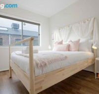 109Cozy Cranbourne Family House5Bed2Bath2Parking