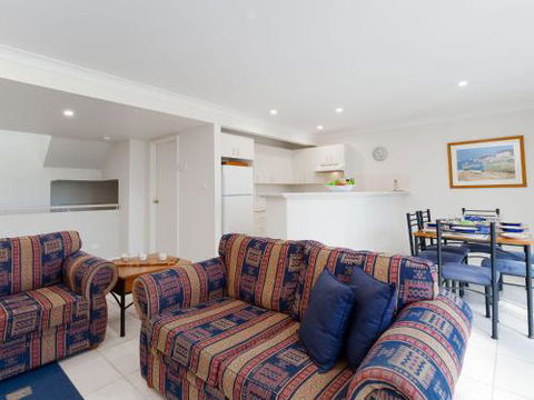 Walk On Birubi 1 / 40 Ocean Ave Pet Friendly WIFI Boat Parking & Water Views - Accommodation Melbourne 1
