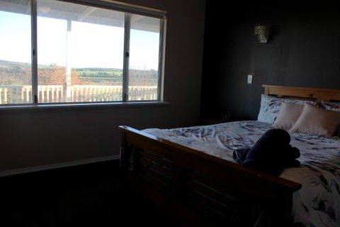 A Better Life Animal Sanctuary FarmStay Private Two Bedrooms Lounge Room & Bathroom & Toilet Shared Kitchen - Accommodation Melbourne 4