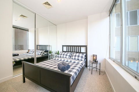 A Spacious & Central 2BR Apt Near Flinders Station - Accommodation Melbourne 5