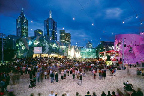 A Spacious & Central 2BR Apt Near Flinders Station - Accommodation Melbourne 2