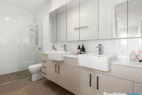 SEASIDE By THE BEACH - Accommodation Melbourne 5