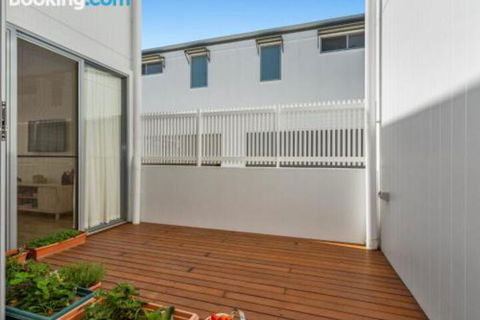 SEASIDE By THE BEACH - Accommodation Melbourne 2