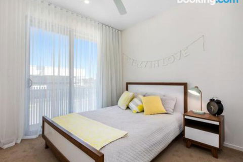 SEASIDE By THE BEACH - Accommodation Melbourne 0