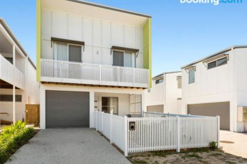 SEASIDE By THE BEACH - Accommodation Melbourne 3