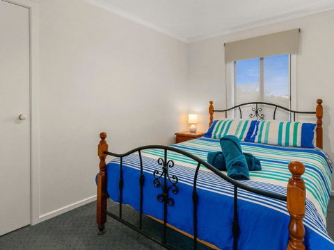 Waikiki Views - Accommodation Melbourne 6