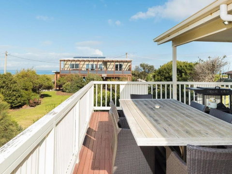 Licence To Chill - Accommodation Melbourne 6