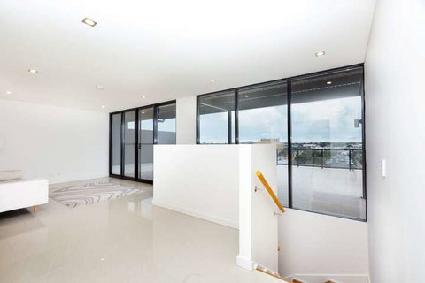 Enjoy Penthouse Living In The CBD - Accommodation Melbourne 4