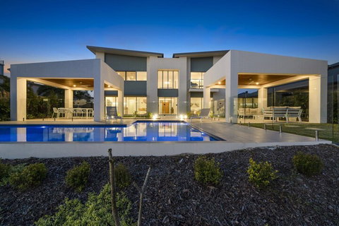 Luxury Canal Front Holiday House Raptor Pde Banksia Beach - Accommodation Melbourne 0