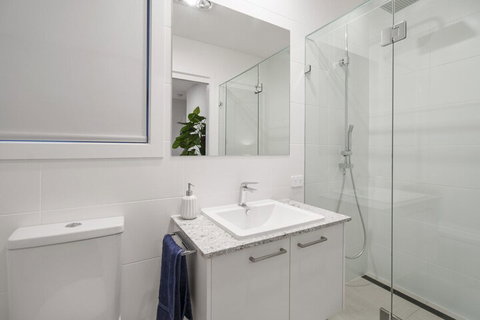 Luxury Canal Front Holiday House Raptor Pde Banksia Beach - Accommodation Melbourne 5