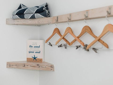 WHITE WAVES 4 ABSOLUTE BEACH FRONT STUDIO HASTINGS POINT - Accommodation Melbourne 5