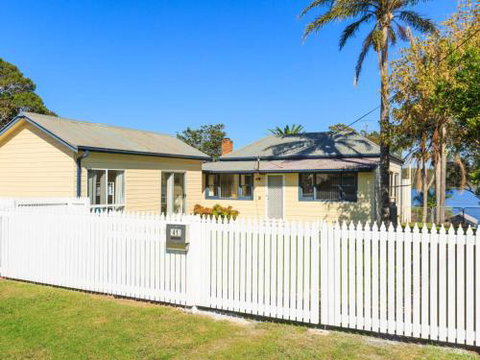 On Golden Ponds At Erowal Bay 4pm Check Out Sundays - Accommodation Melbourne 3