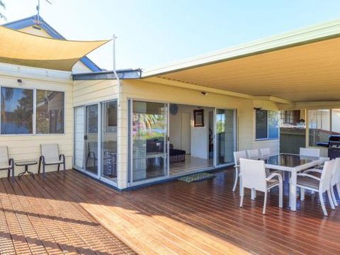 On Golden Ponds At Erowal Bay 4pm Check Out Sundays - Accommodation Melbourne 6