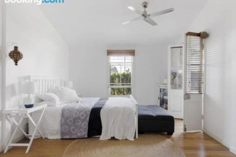 Blue Belle At Huskisson 4pm Check Out Sundays - Accommodation Melbourne 5