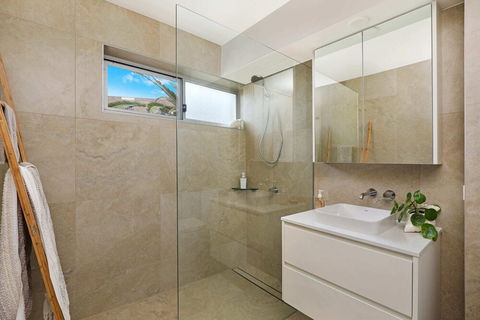 SPECTACULAR OCEAN FRONT Sounion6 - Accommodation Melbourne 4