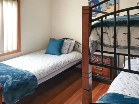 Home Near Shops & Beach - Accommodation Melbourne 0