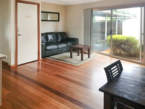 Home Near Shops & Beach - Accommodation Melbourne 4