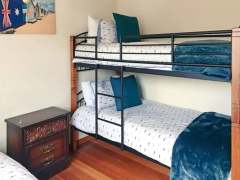 Home Near Shops & Beach - Accommodation Melbourne 5