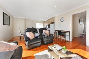 Spacious & Bright 4 Bedroom Home - Accommodation Melbourne 1