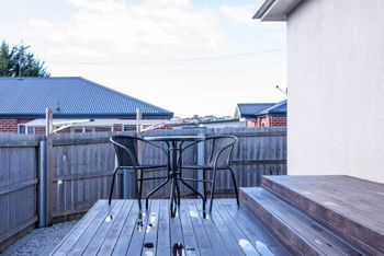 Spacious & Bright 4 Bedroom Home - Accommodation Melbourne 6