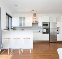 Beachside Apartment with Stunning Views  Parking - Accommodation Melbourne