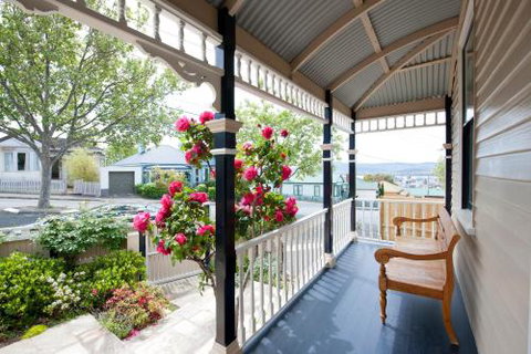 Library House - Accommodation Melbourne 6