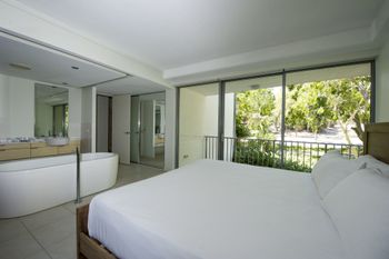 Blue On Blue Apartment 811 - Accommodation Melbourne 0