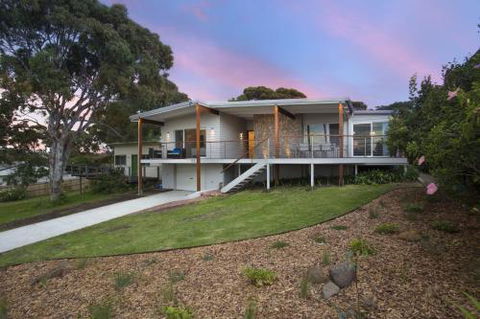 THE PERFECT BEACH HOUSE - Accommodation Melbourne 0