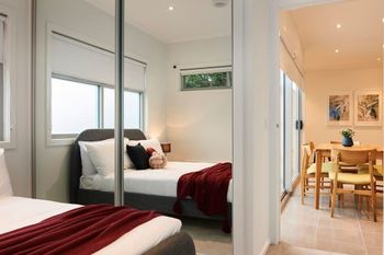 Open & Flowy 1 Bedroom Apartment In Chadstone - Accommodation Melbourne 4