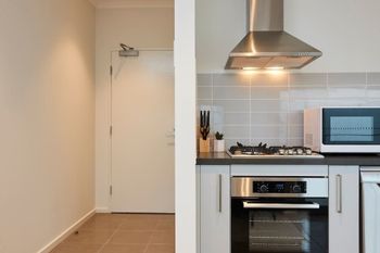 Open & Flowy 1 Bedroom Apartment In Chadstone - Accommodation Melbourne 1