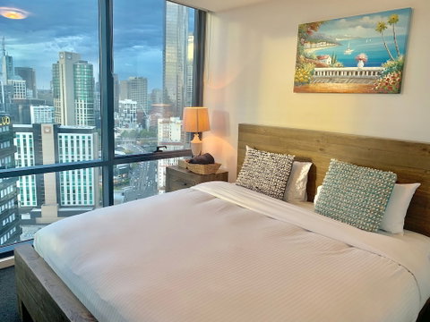 Luxury Apartment With View - Accommodation Melbourne 4