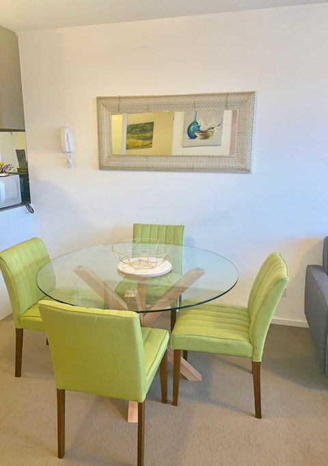 Luxury Apartment With View - Accommodation Melbourne 3